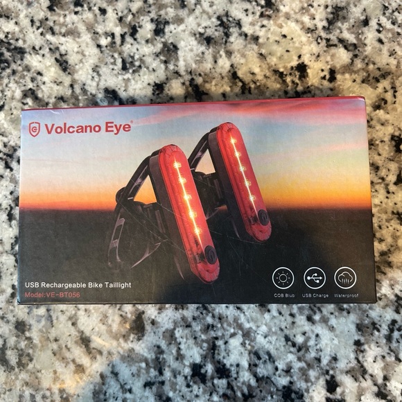 Volcano Eye Bicycle Taillight USB Rechargeable Clip-on Safety Light - Picture 3 of 8
